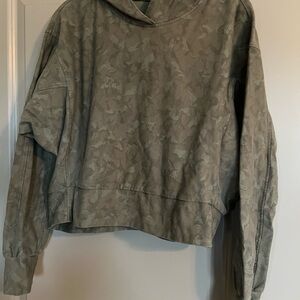 Athleta Farallon Hoodie Sweatshirt Green Camouflage Cropped Womens Size Medium